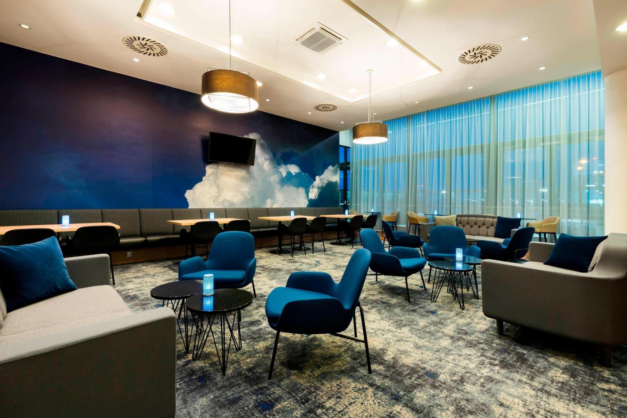 Courtyard By Marriott Prague Airport — Photos 3
